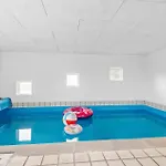 5 Bedroom In *