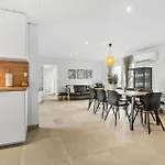 5 Bedroom In ブラーバンド
