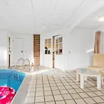 בית נופש 5 Bedroom In