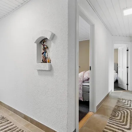 5 Bedroom In Σπίτι διακοπών *